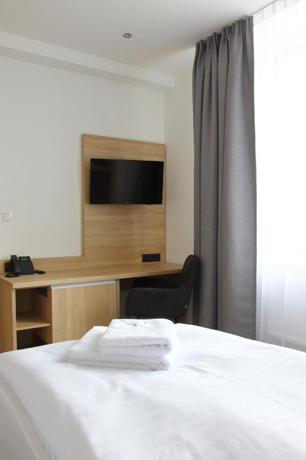 Typton Hotel&Spa Medzilaborce Bagian luar foto