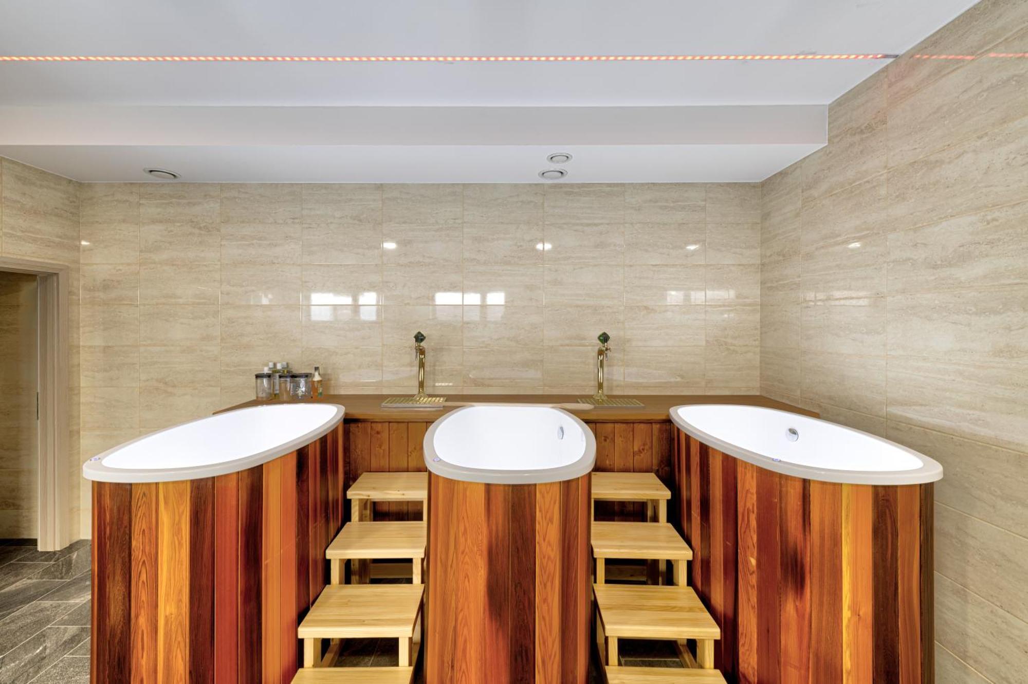 Typton Hotel&Spa Medzilaborce Bagian luar foto