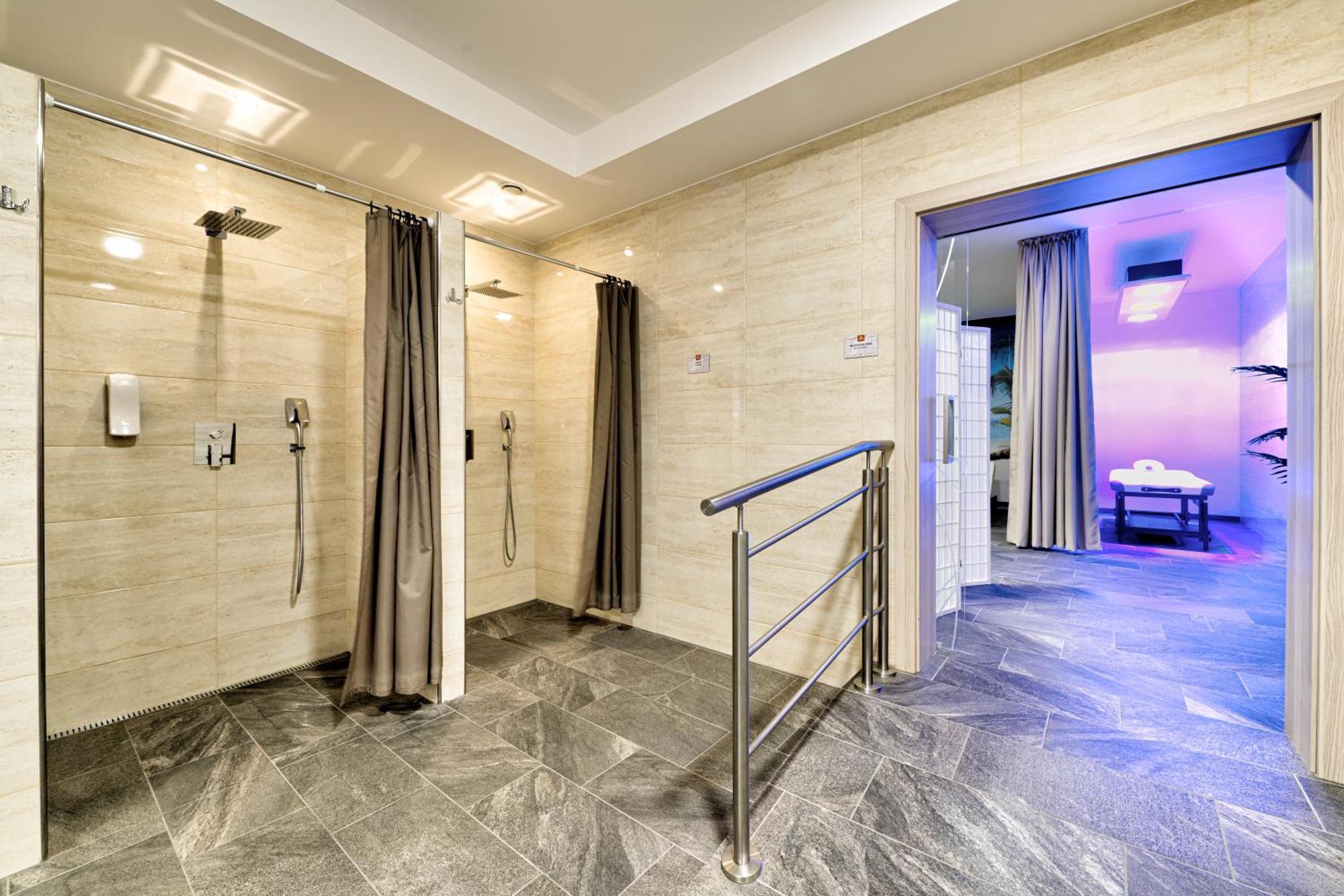 Typton Hotel&Spa Medzilaborce Bagian luar foto