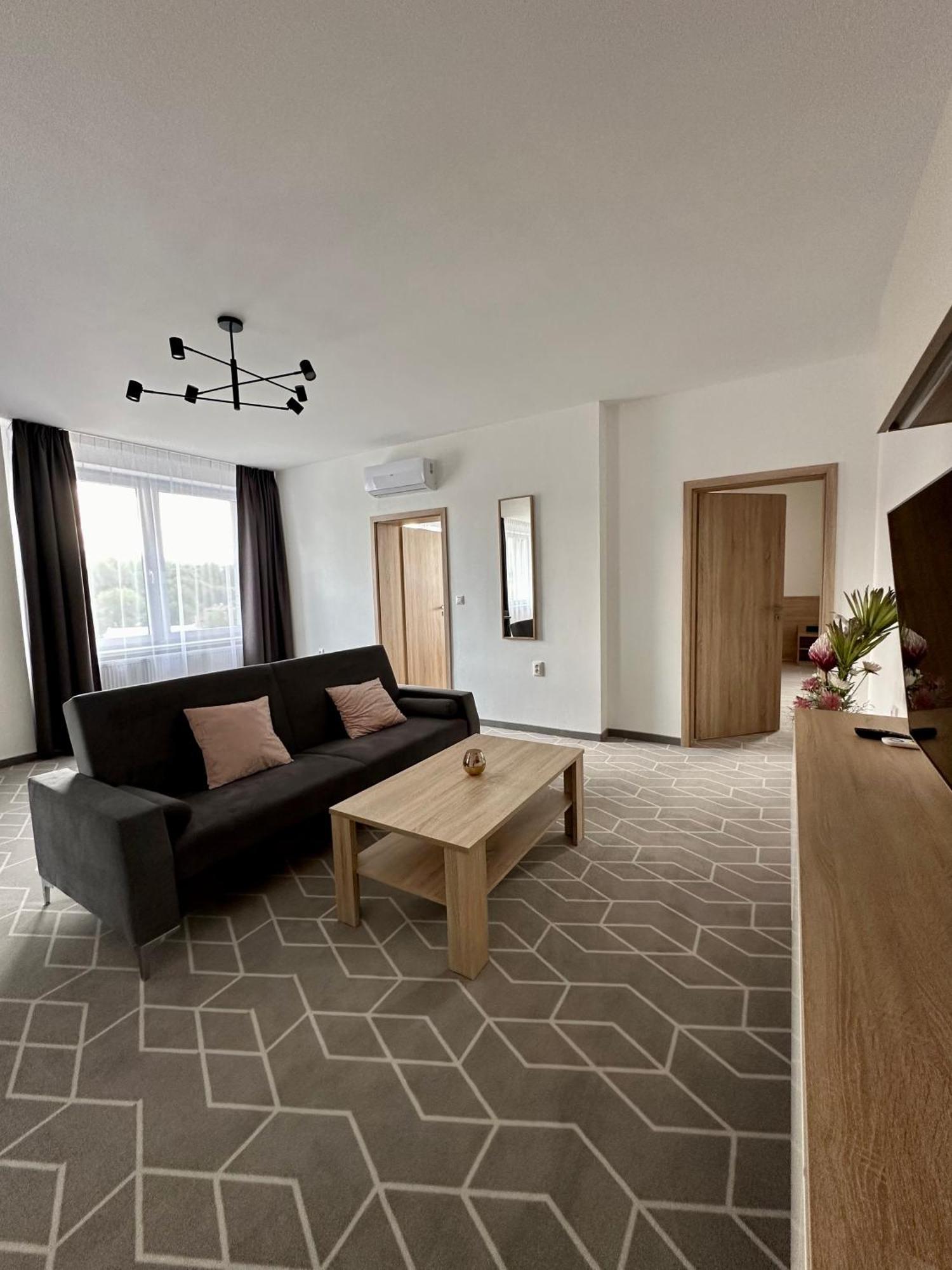 Typton Hotel&Spa Medzilaborce Bagian luar foto