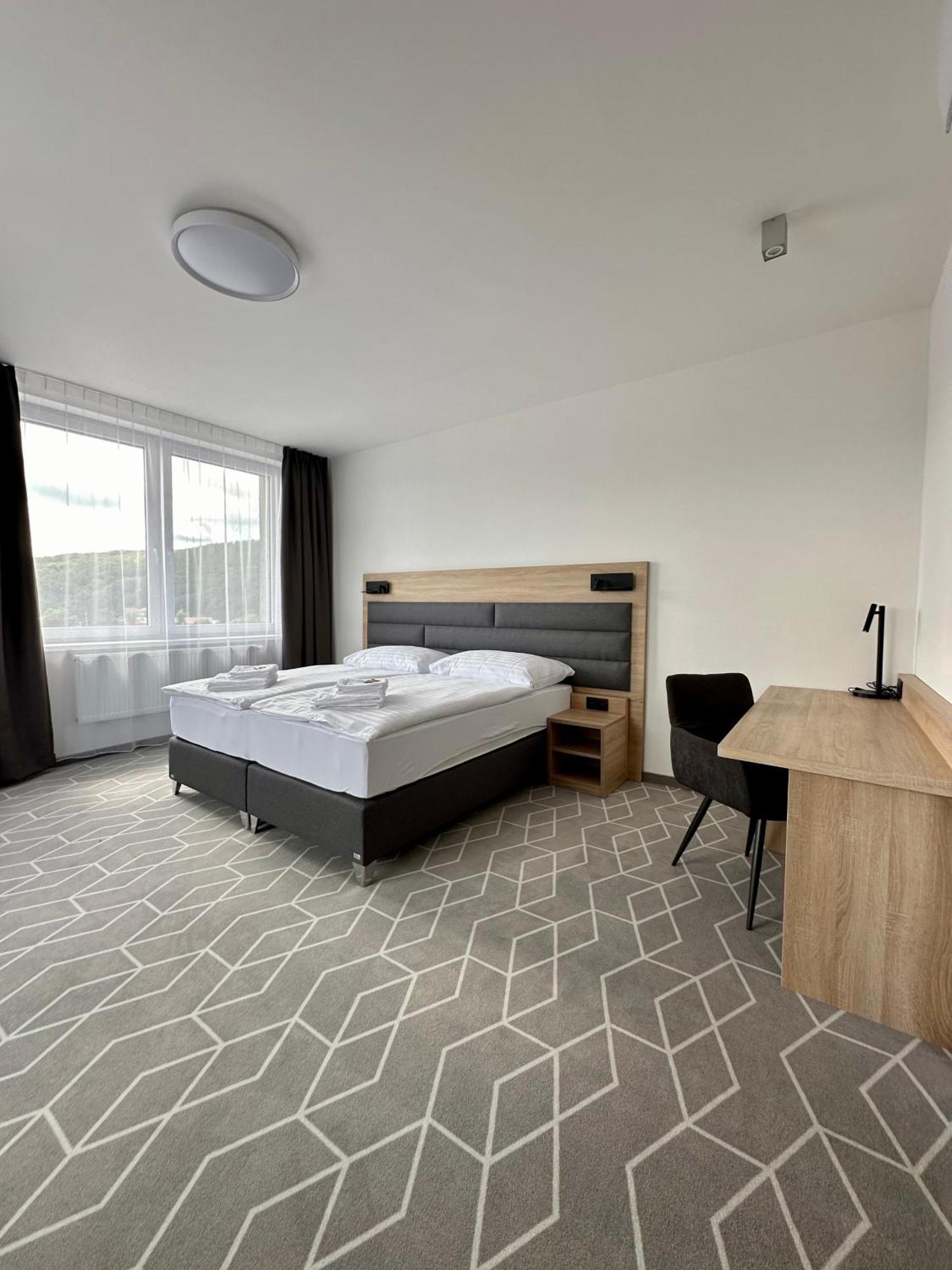 Typton Hotel&Spa Medzilaborce Bagian luar foto
